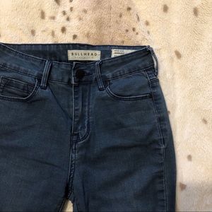 Bullhead blue jeans